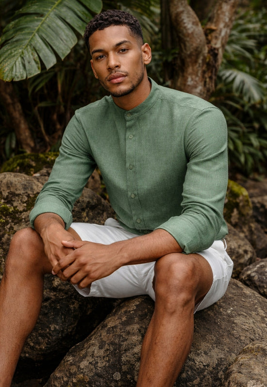 Herrenhemd aus 100% Leinen in Grün - Sommerhemd mit Stehkragen