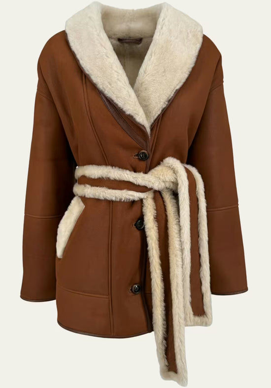 Shearling Lambskin Jacket - Soft Contours, Strong Presence