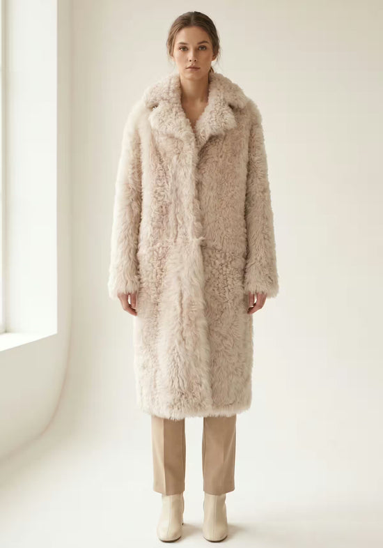 Curly Lammfellmantel Creme-Beige – Damen Luxusmantel Modell 1036