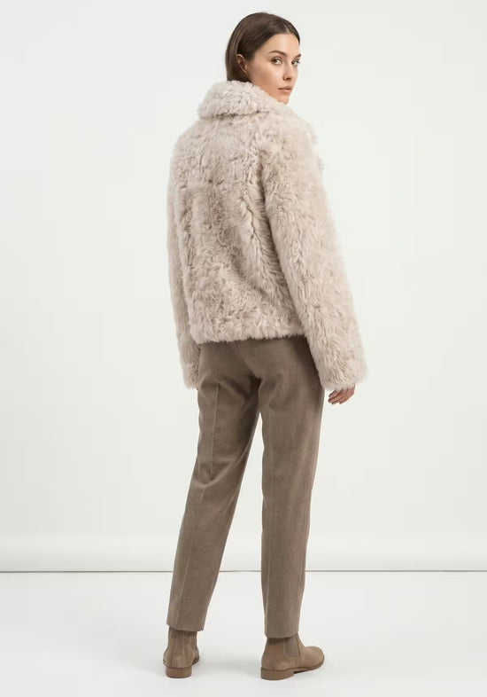 Luxuriöse Curly Lammfelljacke in Creme-Beige  Modell 1043