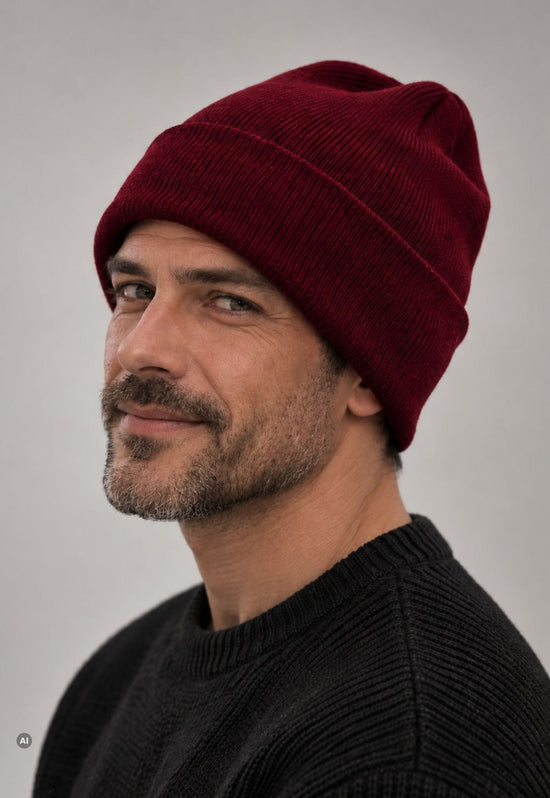 Strickmütze Naomi Burgundi aus 100 % Merinowolle – Unisex One Size