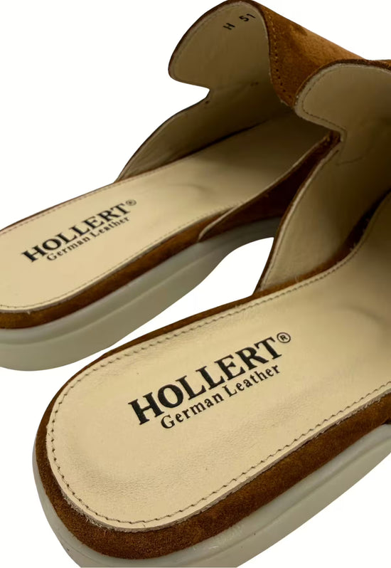 Detail of the insoles of men's slip-on shoes in whisky brown leather with Hollert branding.