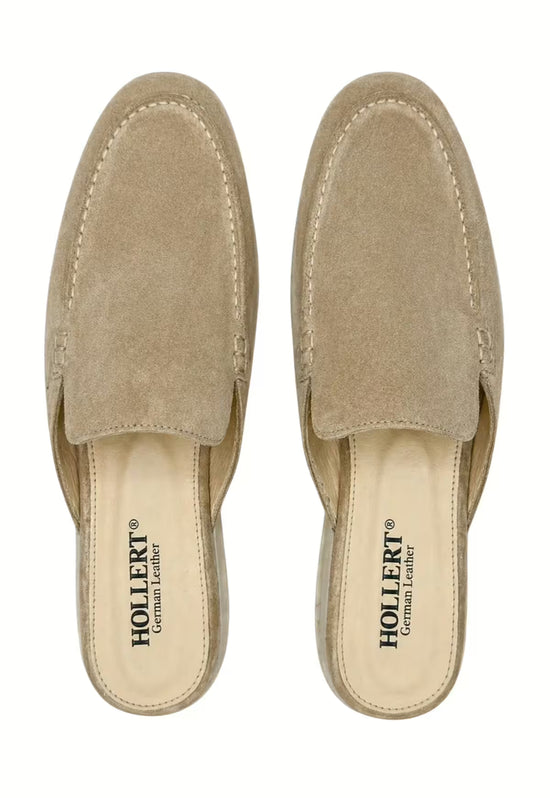 Men's slippers in beige suede seen from above, showing the shape and insole.