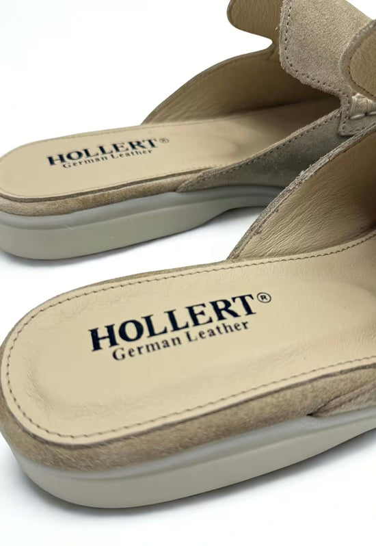 Men's slippers in beige suede with a view of the heel, insole and lining.