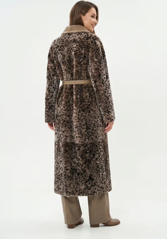 Women's sheepskin coat with leopard print in taupe and sand, worn on model from the back