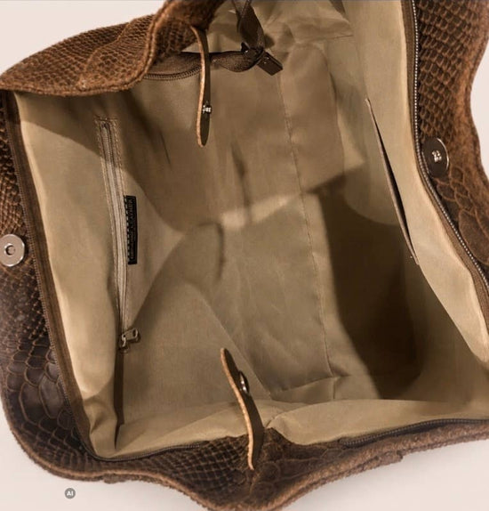 LOLA – Tasche aus italienischem, pythongeprägtem Leder – Dunkles Taupe