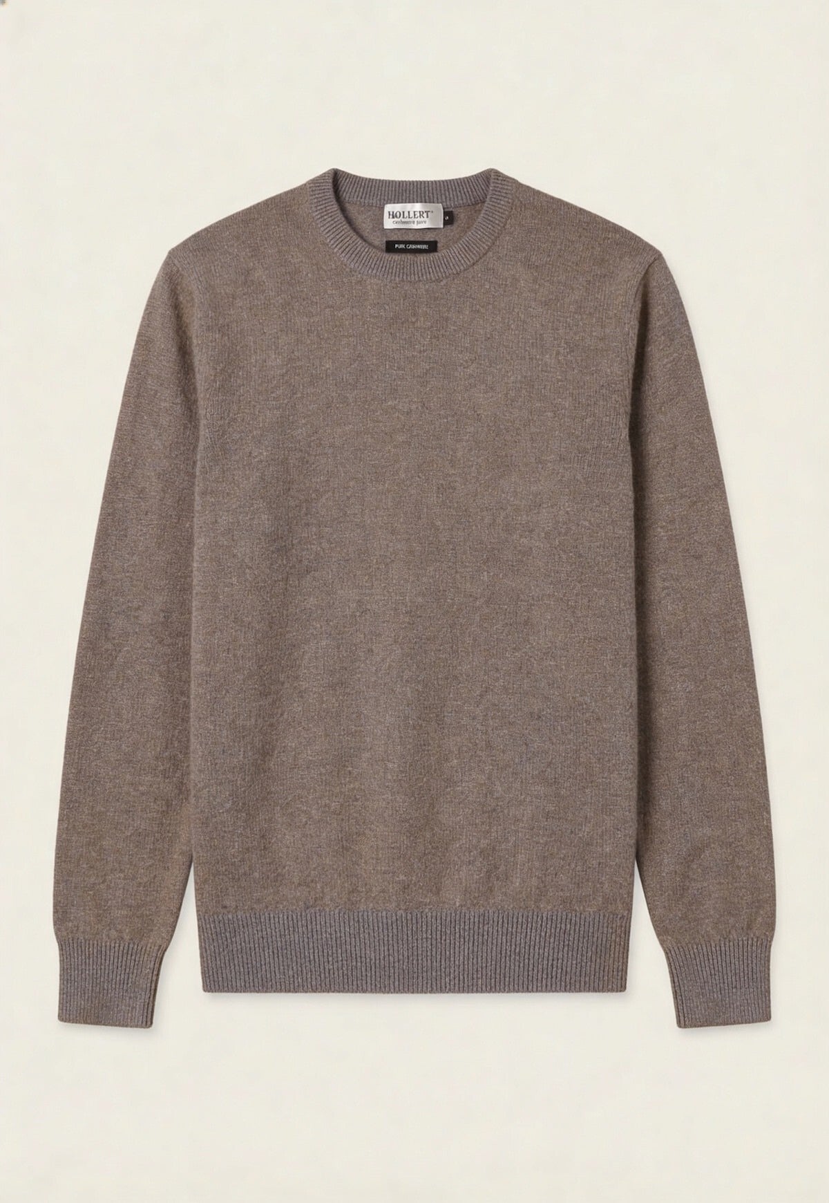 Unisexowy sweter z kaszmiru w kolorze taupe, pokazany z przodu z prążkowanymi mankietami.